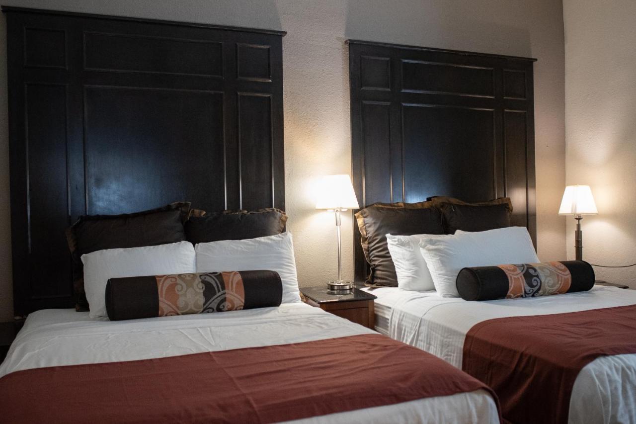 Hotel Chataura Дірборн Екстер'єр фото