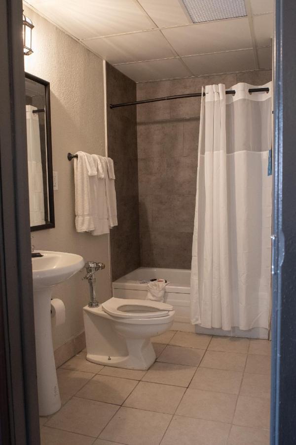 Hotel Chataura Дірборн Екстер'єр фото